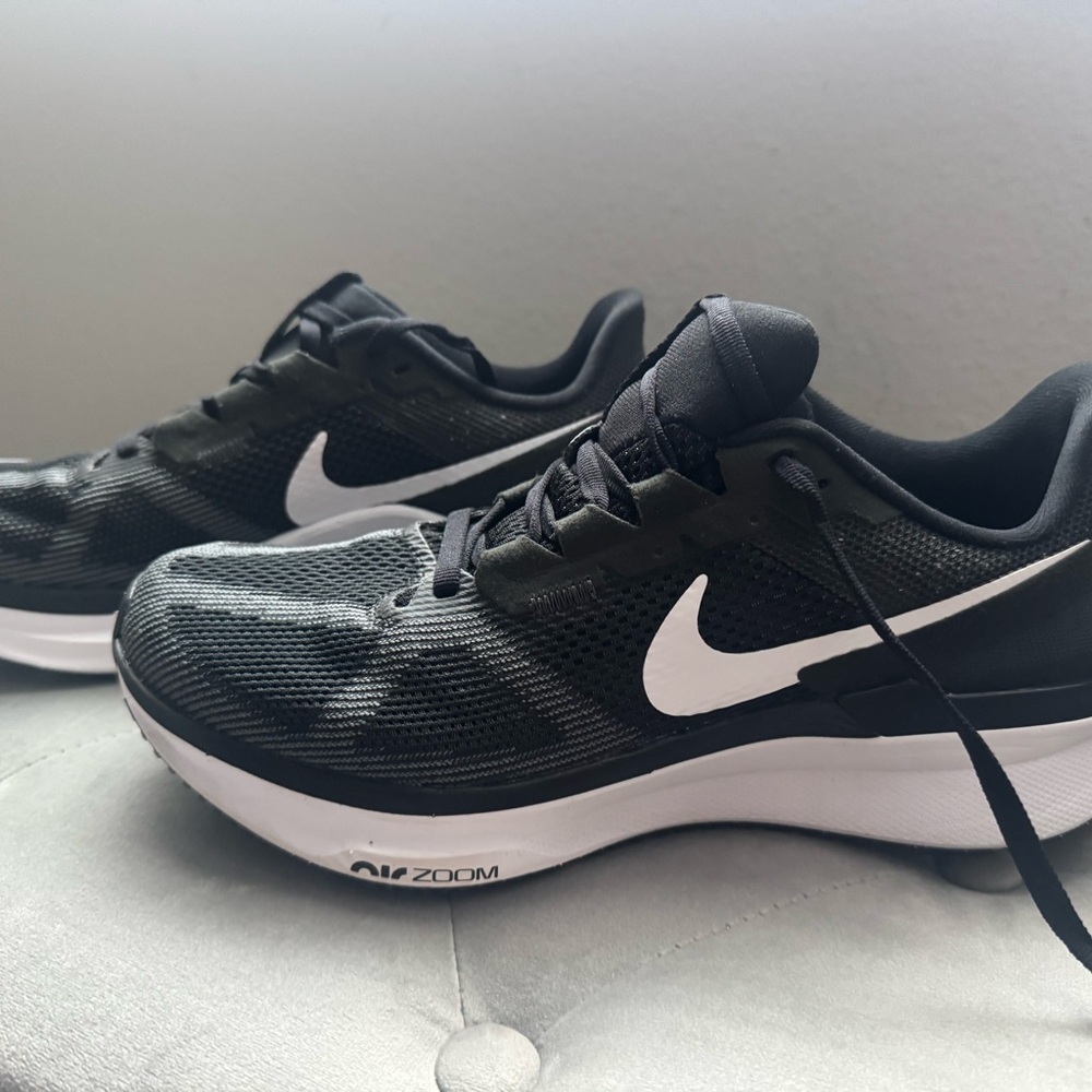 Nike Structure 25 Black and White Athletic Shoes/Running Shoes